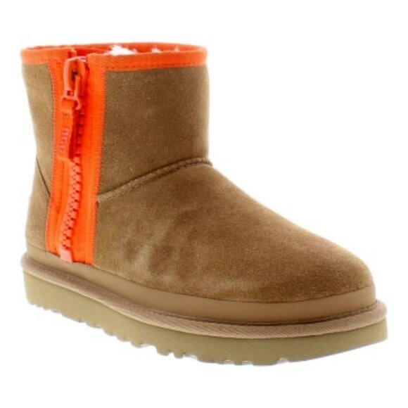UGG Classic Mini Logo Zip- 	1144034/CHE - Picture 1 of 1